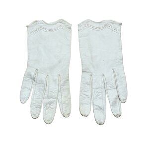 Vintage 1960s Women’s White Leather Gloves Short Wrist